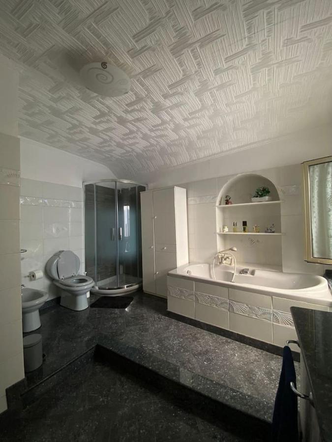 Apartament La Palma Di Rafe Genua Zewnętrze zdjęcie